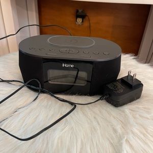 iHome speaker, charging station, and alarm clock works perfectly